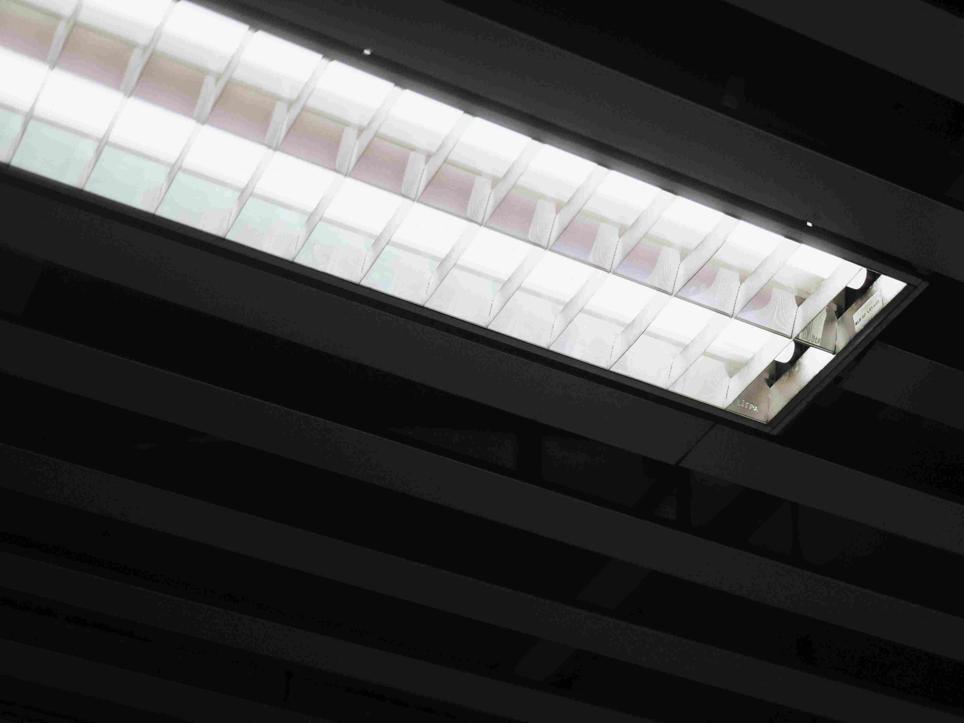 Lâmpada fluorescente e lâmpada LED